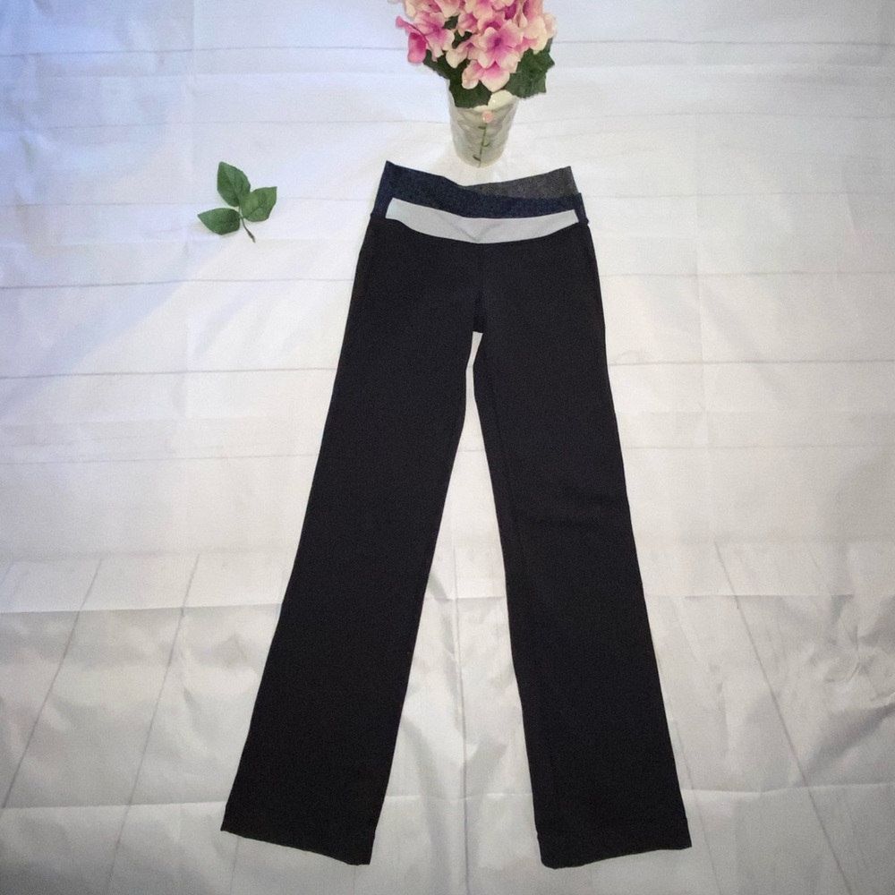 Lululemon Black Astro Flare Pant 4 Tall - Picture 2 of 12
